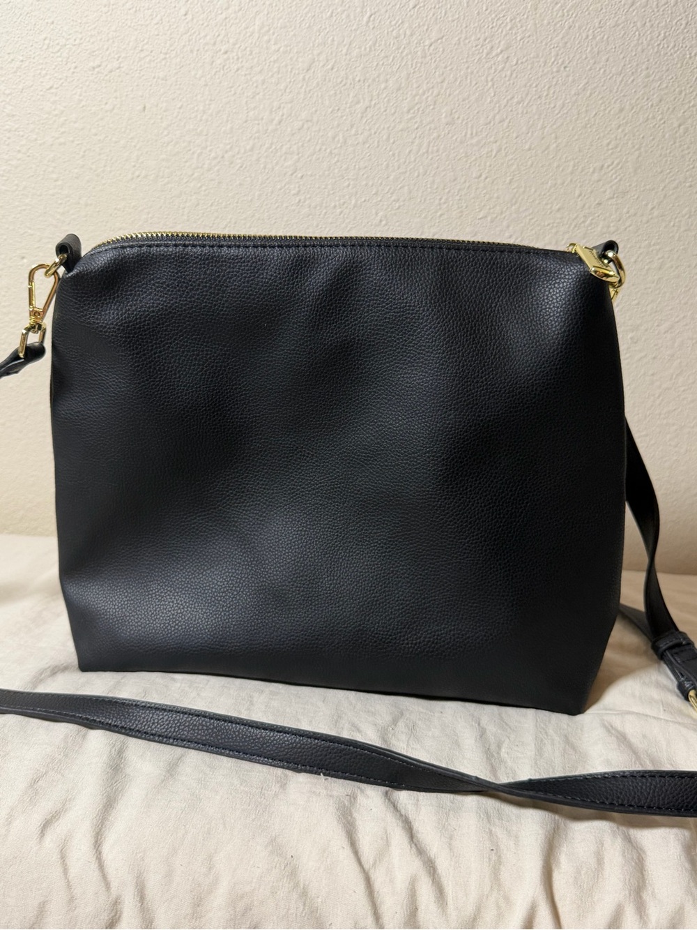 Steve Madden Black Faux Leather Crossbody Bag Gold Hardware Large